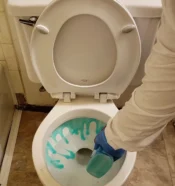 prep-1-loilet-bowl - frame at 0m5s Prepping a toilet bowl with product for deep cleaning included in a move out cleaning service.