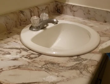 prep-sink-spray-down Prepping a sink free of clutter for deep cleaning included in a move out cleaning service.