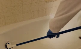 scrub-1-tub Scrubbing the tub on a move out service.